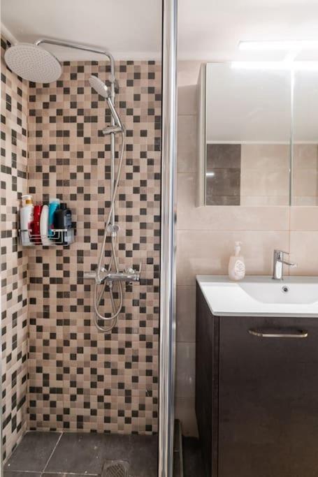 Comfy Flat Near Edem By Atheniankeys Apartment *