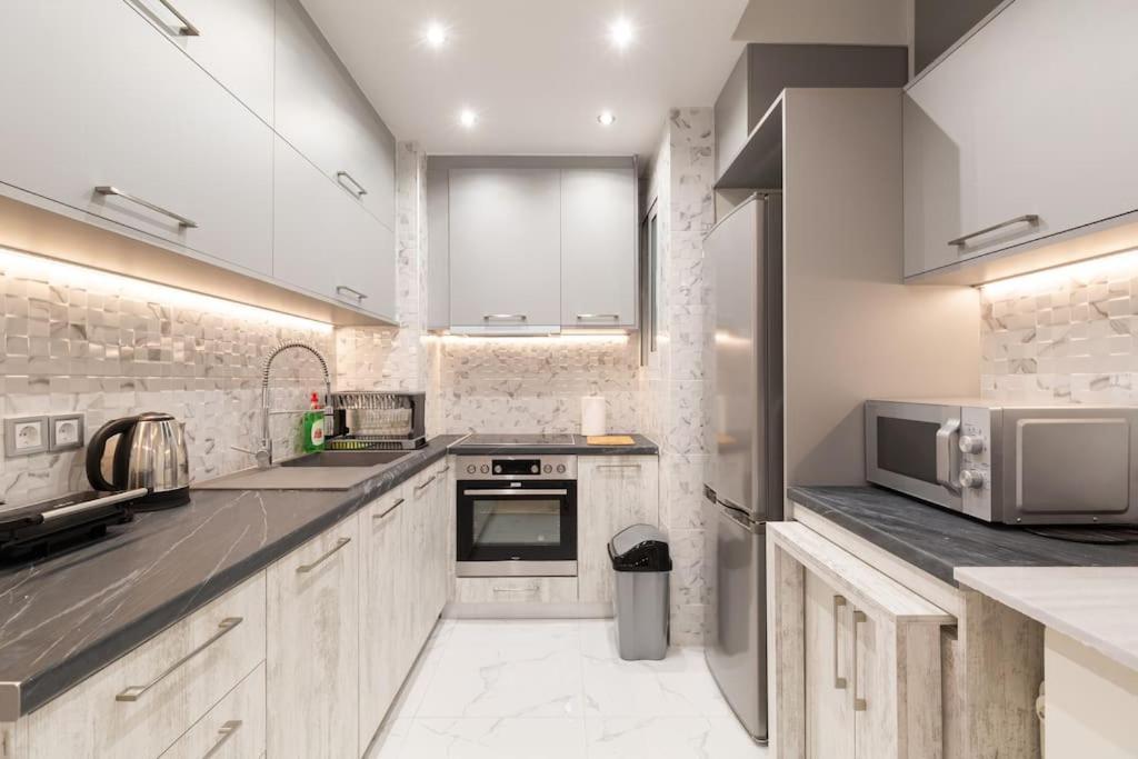 Comfy Flat Near Edem By Atheniankeys *
